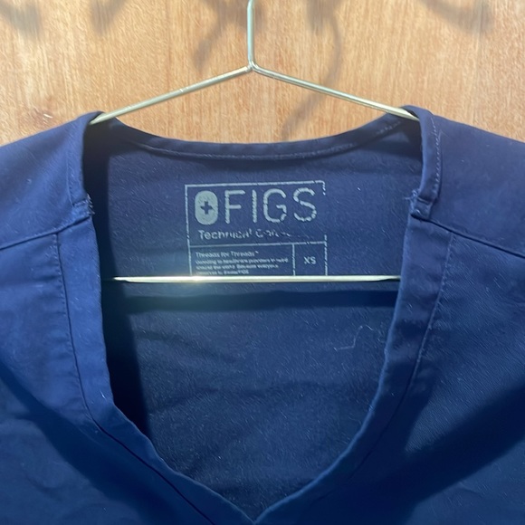 Figs Navy blue scrub top - Picture 4 of 5